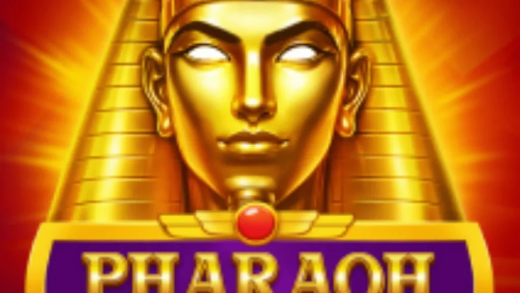 Grade de jogo do slot Pharaoh Luck com símbolos egípcios e pirâmides ao fundo